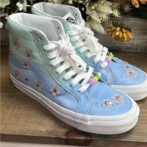 Girls vans sandy sponge bob limited edition  size 5.5 men or a 7 women’s